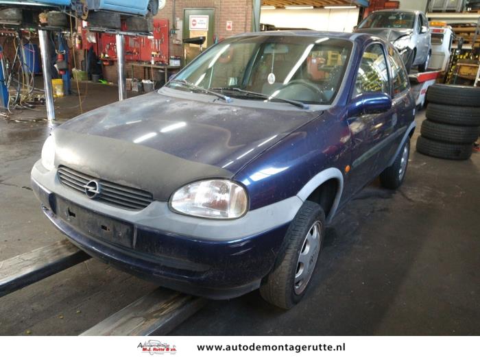 Opel Corsa B 1.2i 16V Samochód Złomowany (2000, Niebieski)