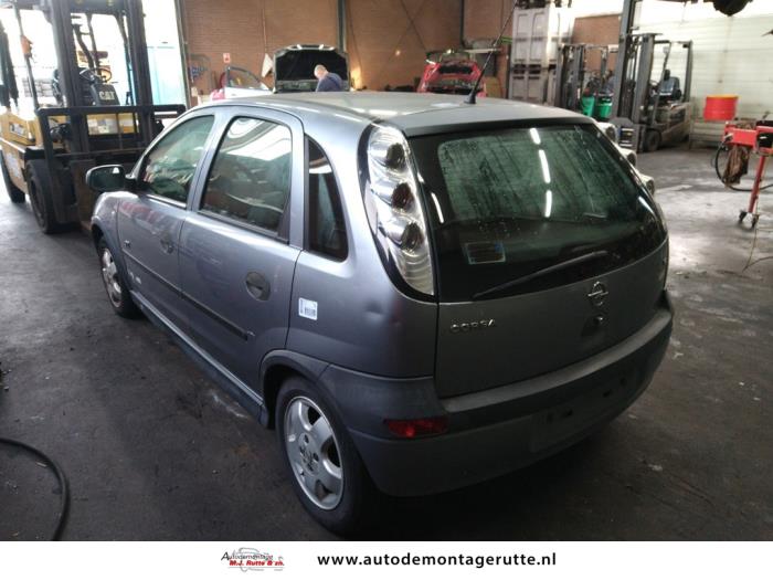 Opel Corsa C V Schrottauto Grau