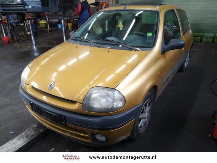 Renault Clio II 1.4 Salvage vehicle (1999, Yellow)