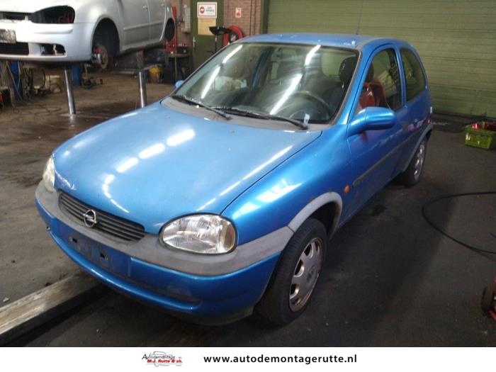 Opel Corsa B 1.2i 16V Épave (2000, Bleu)