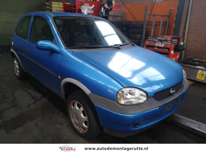 Opel Corsa B 1.2i 16V Épave (2000, Bleu)