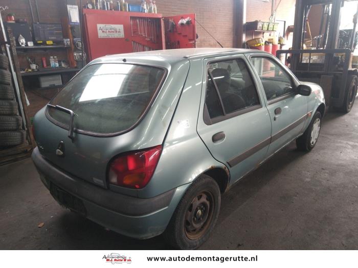 Ford Fiesta 4 1.3i Salvage vehicle (2001, Green)