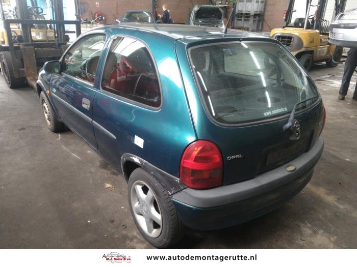 Opel Corsa B 1.4i Schrottauto (1998, Blau)