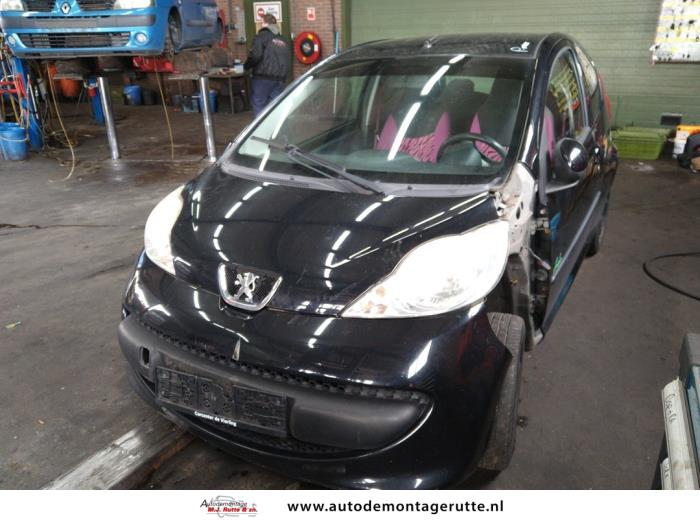 Peugeot 107 1.0 12V Salvage vehicle (2006, Black)