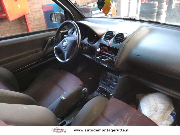 Seat Arosa 1.4i Schrottauto (2002, Schwarz)
