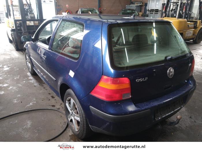 Volkswagen Golf IV 2.0 Samochód złomowany (1999, Niebieski)
