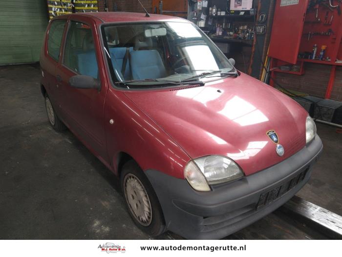 Fiat Seicento 1.1 MPI S,SX,Sporting Samochód złomowany (2003, Czerwony)