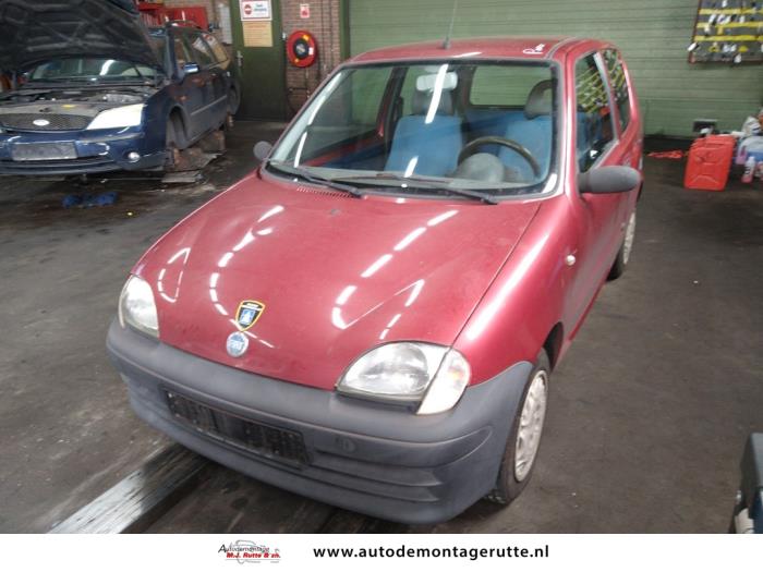 Fiat Seicento 1.1 MPI S,SX,Sporting Samochód złomowany (2003, Czerwony)