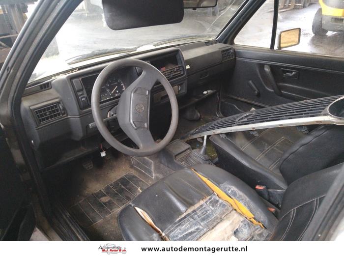 Volkswagen Golf II 1.6 C,CL,GL Samochód złomowany (1985, Szary)