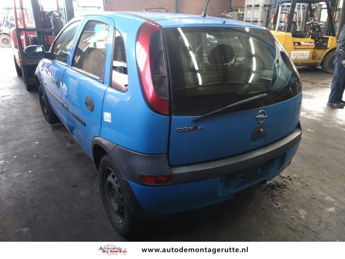 Opel Corsa C 1.2 16V Samochód złomowany (2003, Niebieski)
