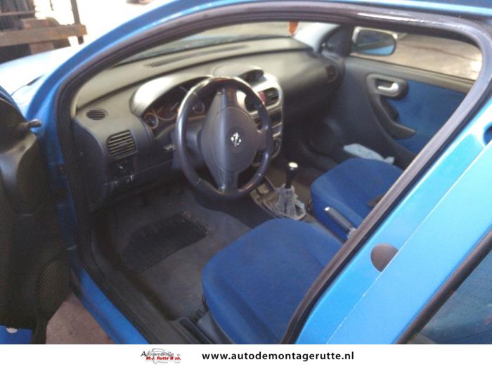 Opel Corsa C 1.2 16V Samochód złomowany (2003, Niebieski)