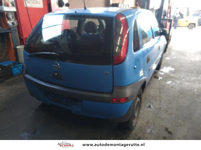 Opel Corsa C 1.2 16V Samochód złomowany (2003, Niebieski)