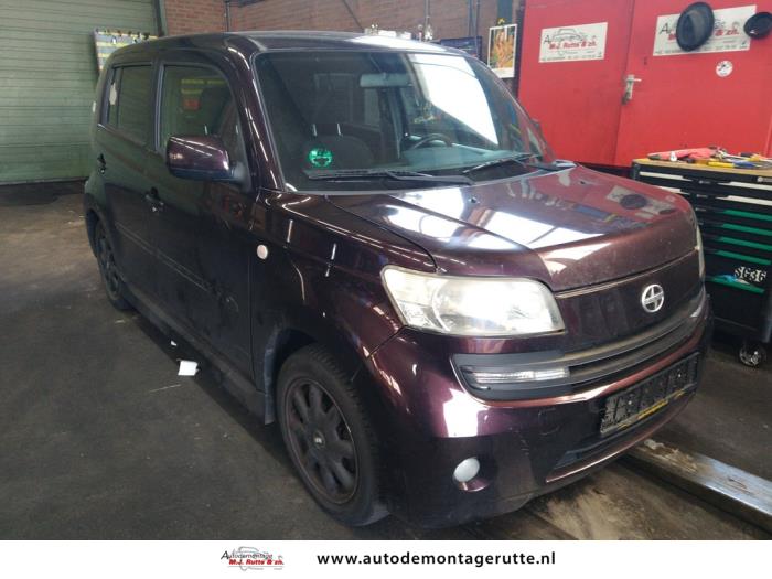 Daihatsu Materia 1.5 16V Schrottauto (2007, Rot)