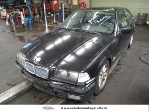BMW 3 serie Compact 316i  (Épave)