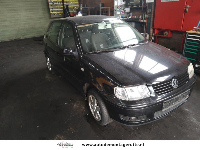 Volkswagen Polo III 1.4 16V 75 Vehículo de desguace (2000, Negro)