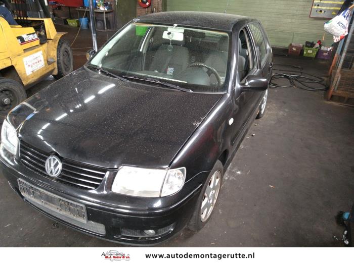 Volkswagen Polo III 1.4 16V 75 Vehículo de desguace (2000, Negro)