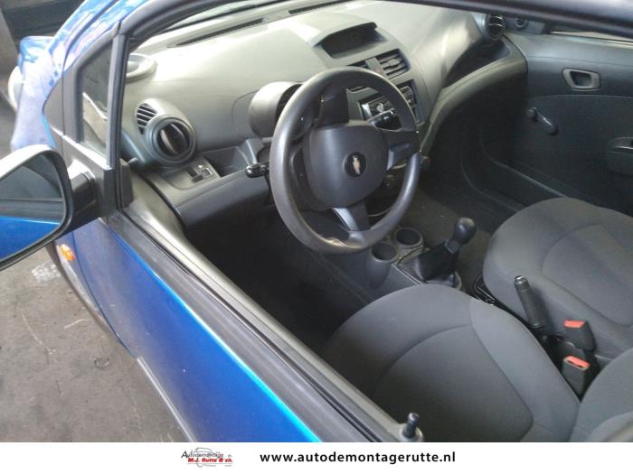 Chevrolet Spark 1.0 16V Schrottauto (2010, Blau)