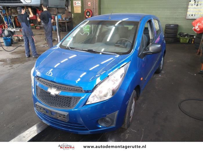 Chevrolet Spark 1.0 16V Schrottauto (2010, Blau)