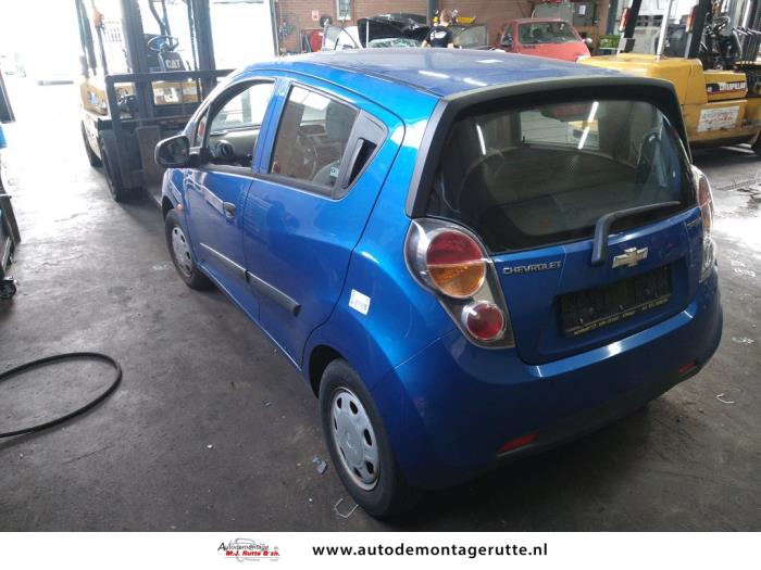 Chevrolet Spark 1.0 16V Schrottauto (2010, Blau)