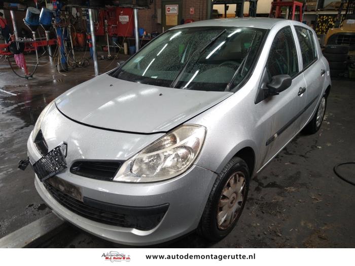 Renault Clio III 1.2 16V 75 Schrottauto (2006, Grau)