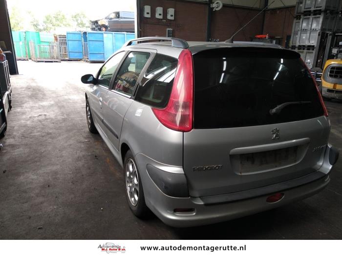 Peugeot 206 SW 1.4 Épave (2004, Gris)