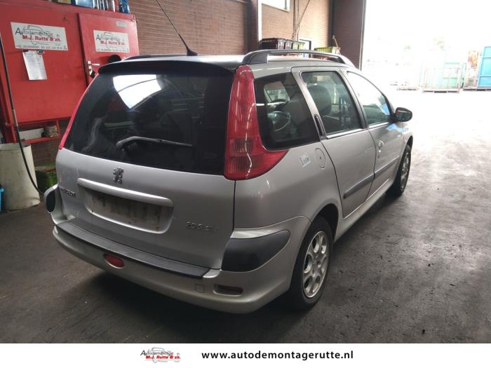 Peugeot 206 SW 1.4 Épave (2004, Gris)