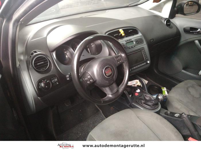 Seat Altea 1.6 Salvage vehicle (2005, Gray)