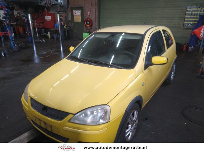 Opel Corsa C 1.2 16V Salvage vehicle (2004, Yellow)