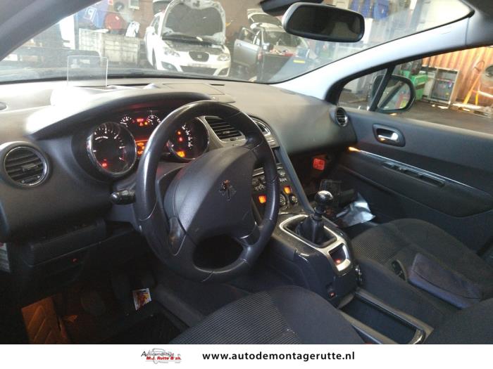 Peugeot 5008 I 1.6 THP 16V Épave (2010, Noir)