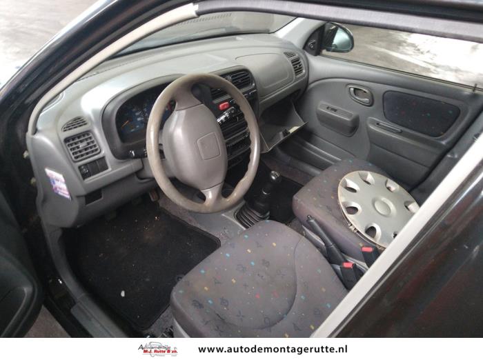 Suzuki Alto 1.1 16V Schrottauto (2003, Schwarz)