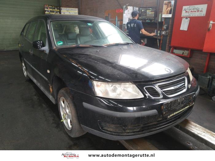 Saab 9-3 Sport Estate 1.9 TiD Samochód złomowany (2005, Czarny)