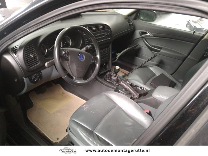 Saab 9-3 Sport Estate 1.9 TiD Samochód złomowany (2005, Czarny)