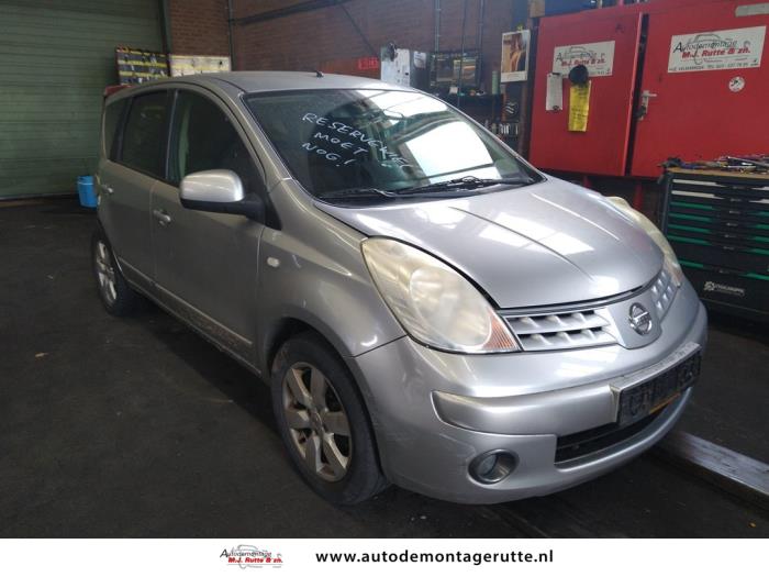 Nissan Note 1.6 16V Skrotfordon (2006, GRIJS)