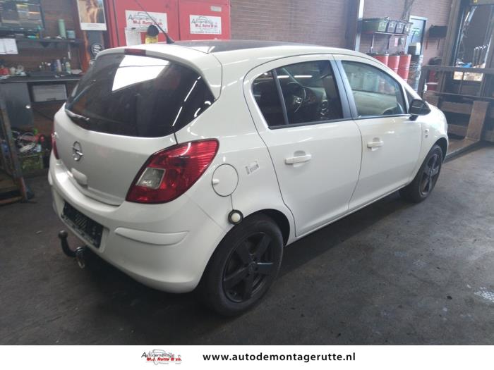 Opel Corsa D 1.0 Schrottauto (2010, Weiß)