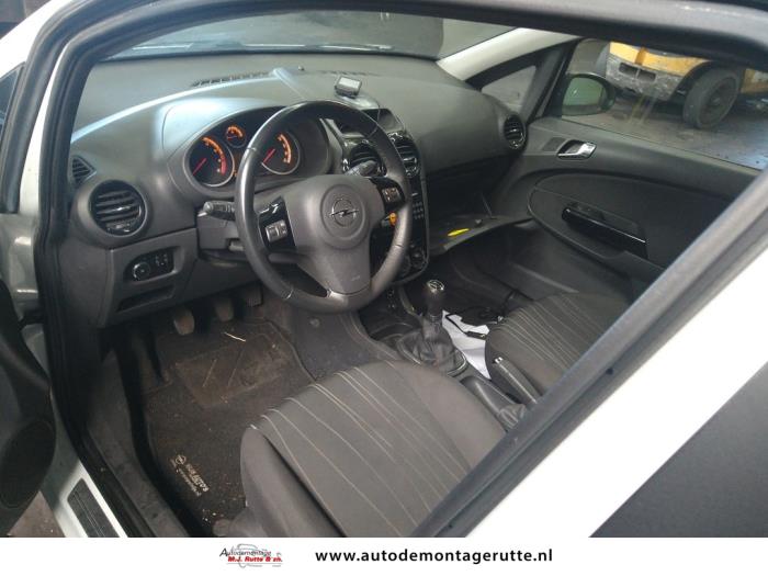 Opel Corsa D 1.0 Schrottauto (2010, Weiß)