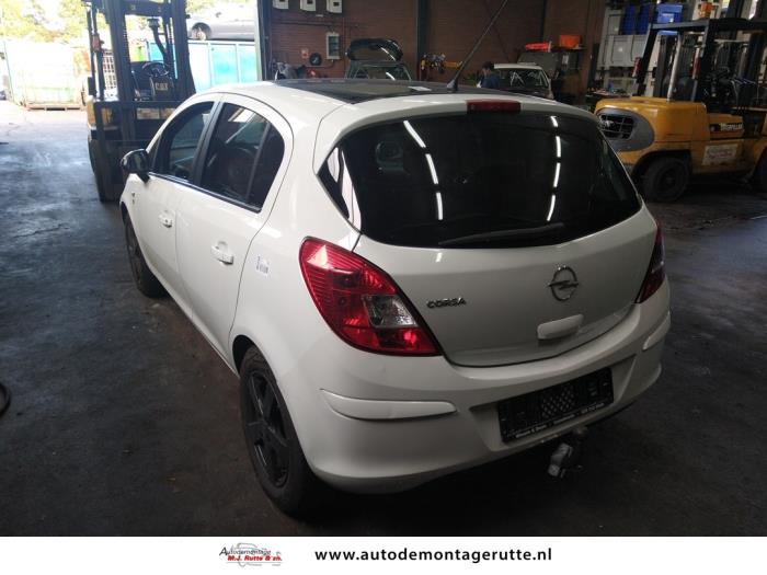 Opel Corsa D 1.0 Schrottauto (2010, Weiß)