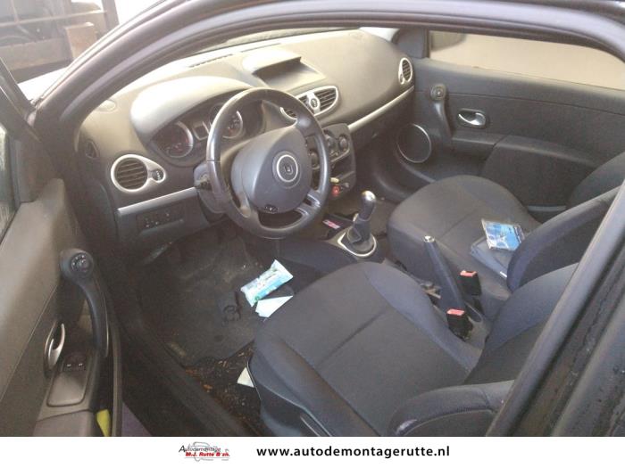 Renault Clio III 1.2 16V 75 Schrottauto (2009, Schwarz)