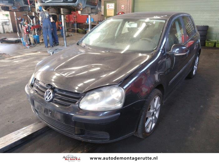 Volkswagen Golf V 1.6 FSI 16V Schrottauto (2004, Schwarz)