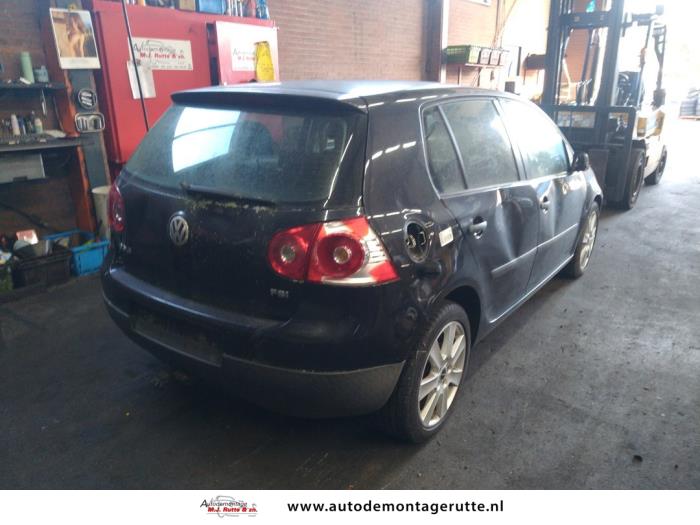 Volkswagen Golf V 1.6 FSI 16V Schrottauto (2004, Schwarz)