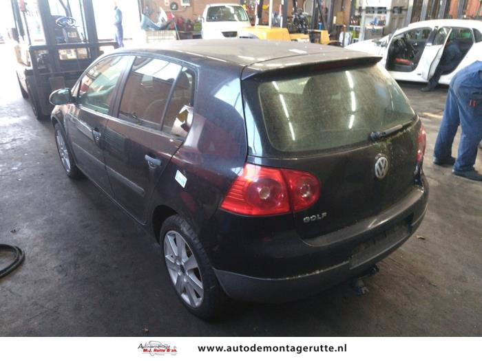 Volkswagen Golf V 1.6 FSI 16V Schrottauto (2004, Schwarz)
