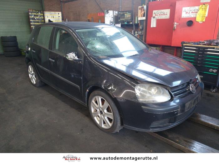 Volkswagen Golf V 1.6 FSI 16V Schrottauto (2004, Schwarz)