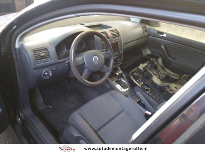 Volkswagen Golf V 1.6 FSI 16V Schrottauto (2004, Schwarz)