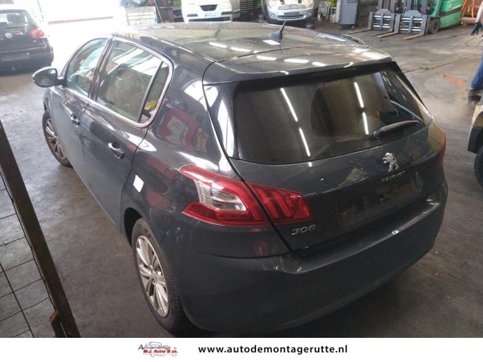 Peugeot 308 1.2 12V e-THP PureTech 110 Samochód złomowany (2015, Szary)