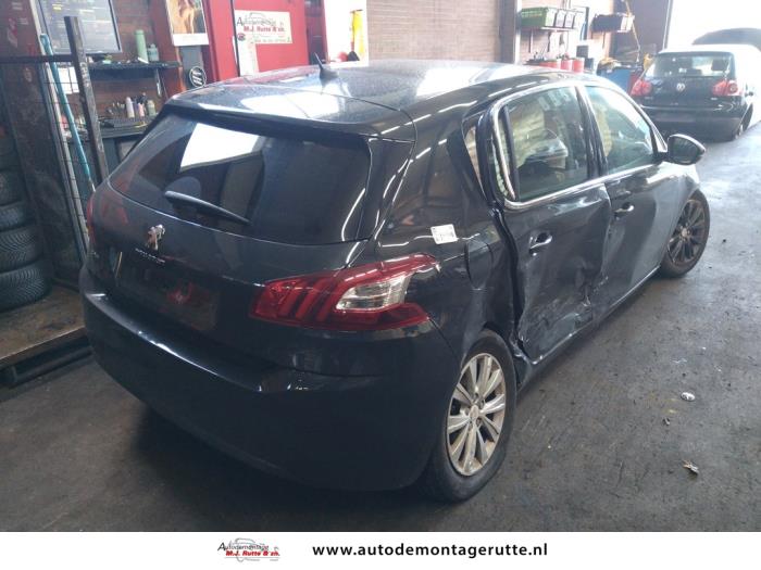 Peugeot 308 1.2 12V e-THP PureTech 110 Samochód złomowany (2015, Szary)