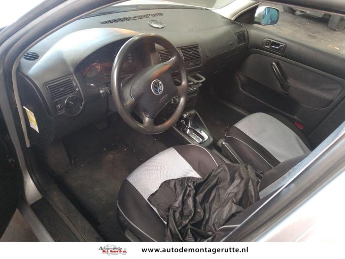 Volkswagen Golf IV 1.6 Vehículo de desguace (2000, Gris)