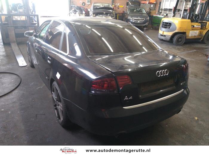 Audi A4 2.0 TFSI 20V Épave (2005, Noir)