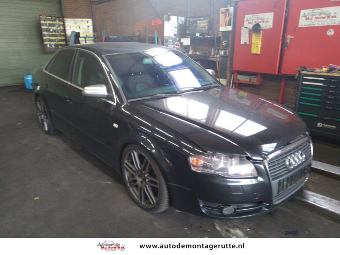 Audi A4 2.0 TFSI 20V Épave (2005, Noir)