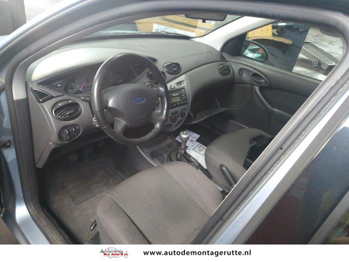 Ford Focus 1 1.6 16V Schrottauto (2003, Grau)