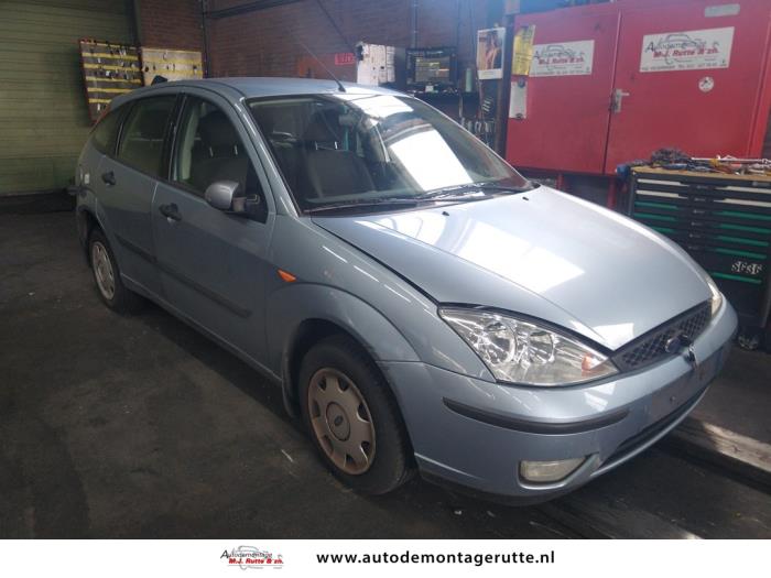 Ford Focus 1 1.6 16V Schrottauto (2003, Grau)