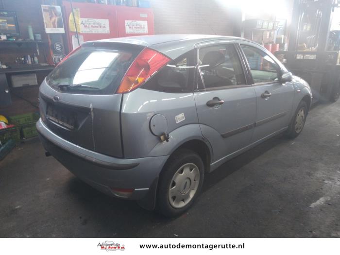 Ford Focus 1 1.6 16V Schrottauto (2003, Grau)